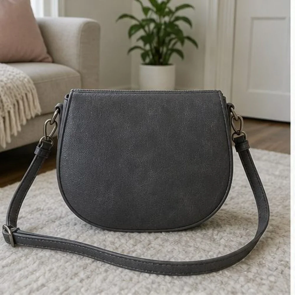 Gucci Small Neo Vintage Crossbody Camera Purse in GG Supreme Canvas